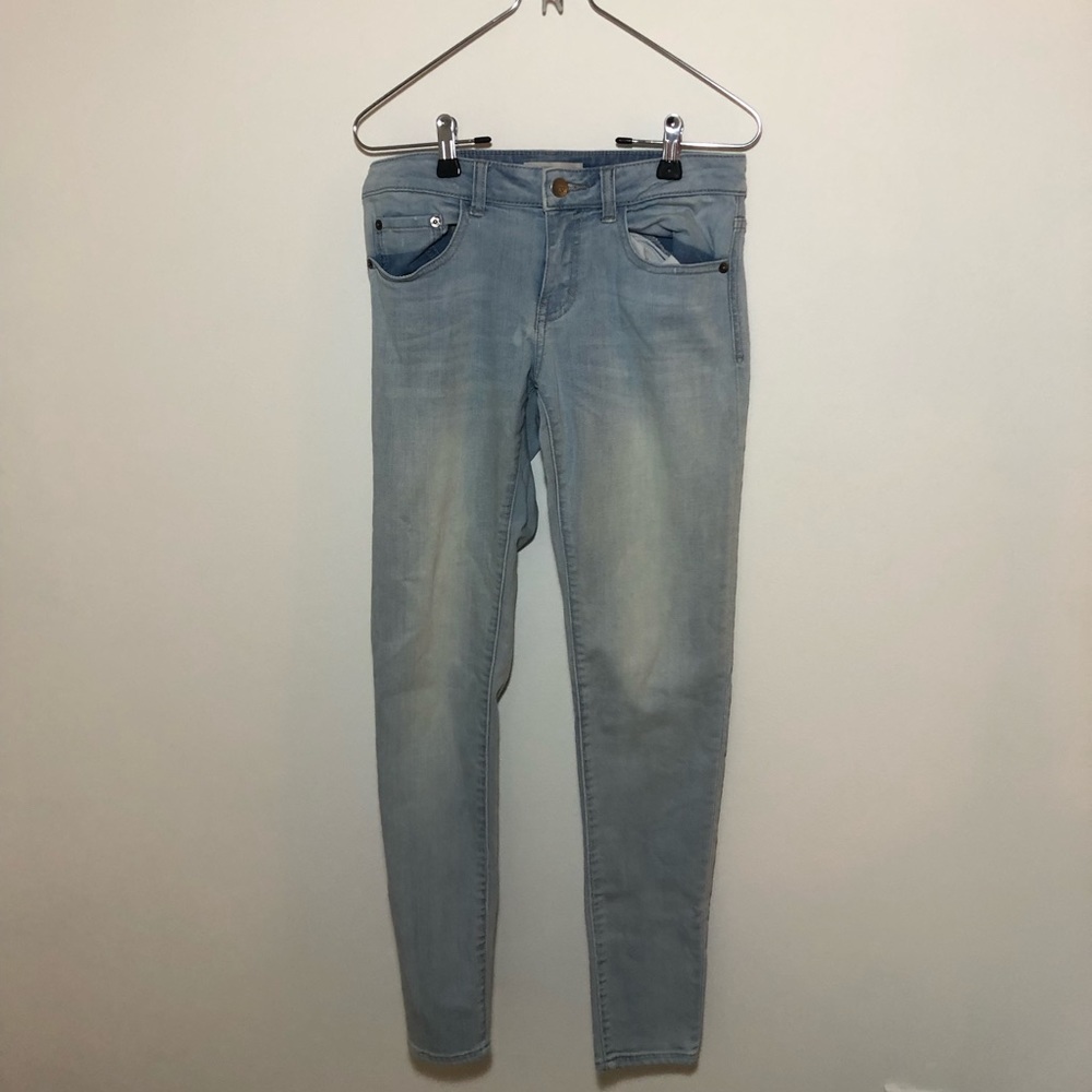 Light Wash Mid Rise Jeans